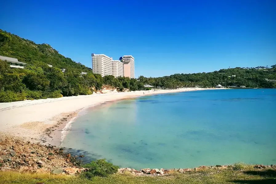 View of Catseye Beach on Hamilton Island in the Whitsunday Islands