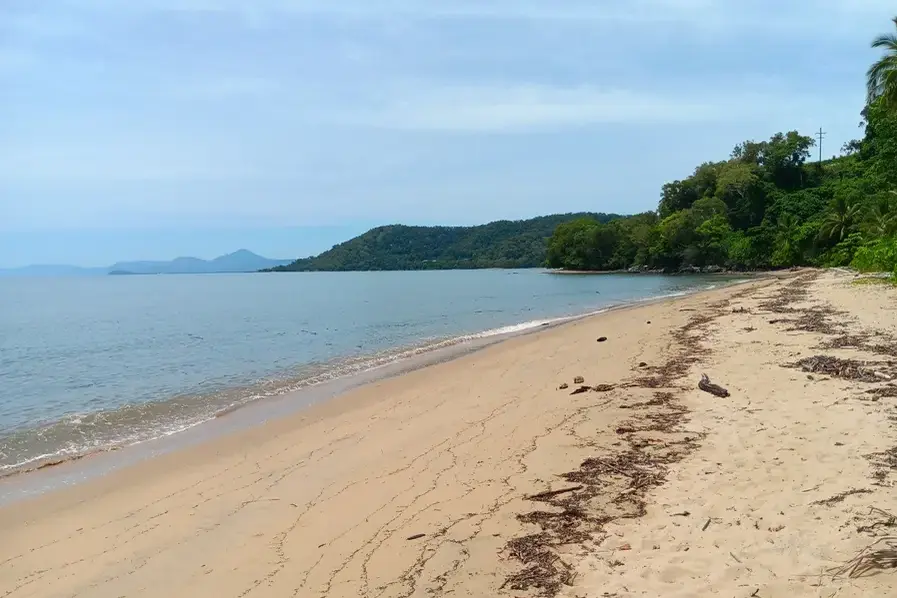 Full length Wonga Beach View in Tropical North Queensland